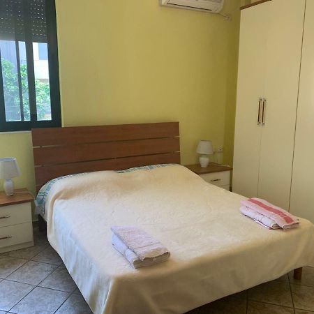 Bed and Breakfast Friends House Тирана Екстер'єр фото