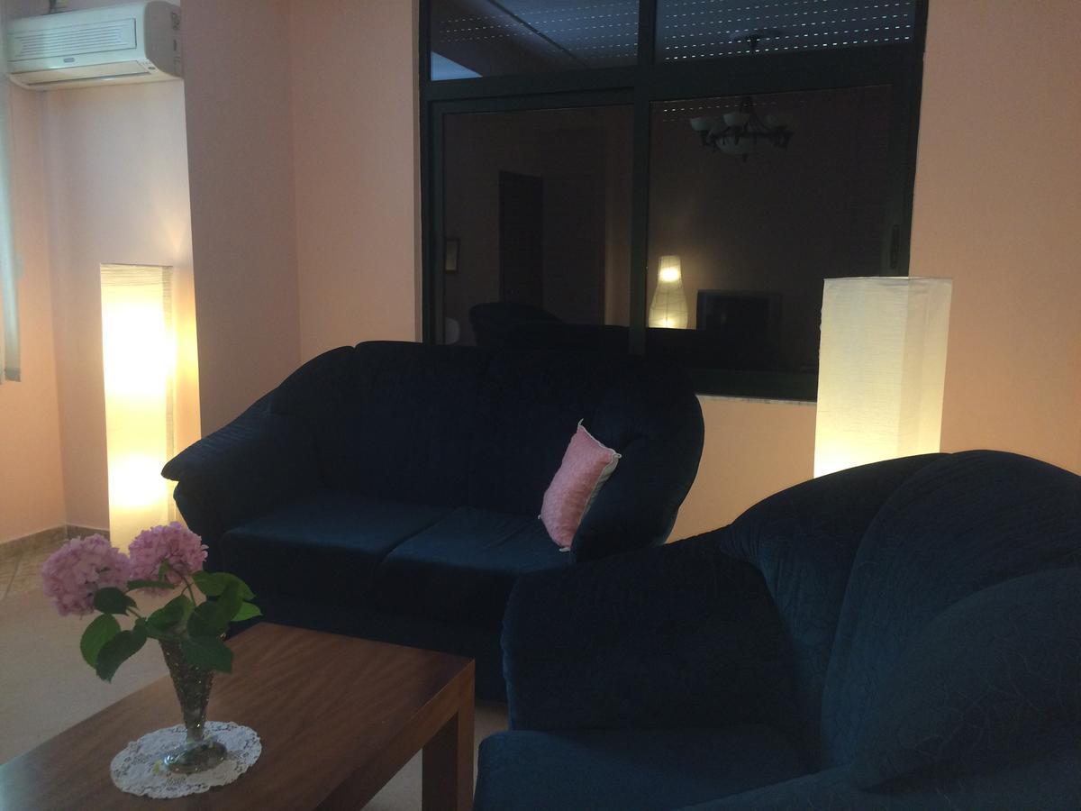 Bed and Breakfast Friends House Тирана Екстер'єр фото