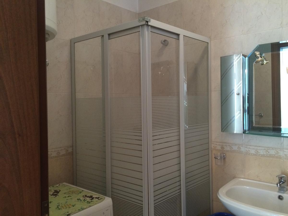 Bed and Breakfast Friends House Тирана Екстер'єр фото