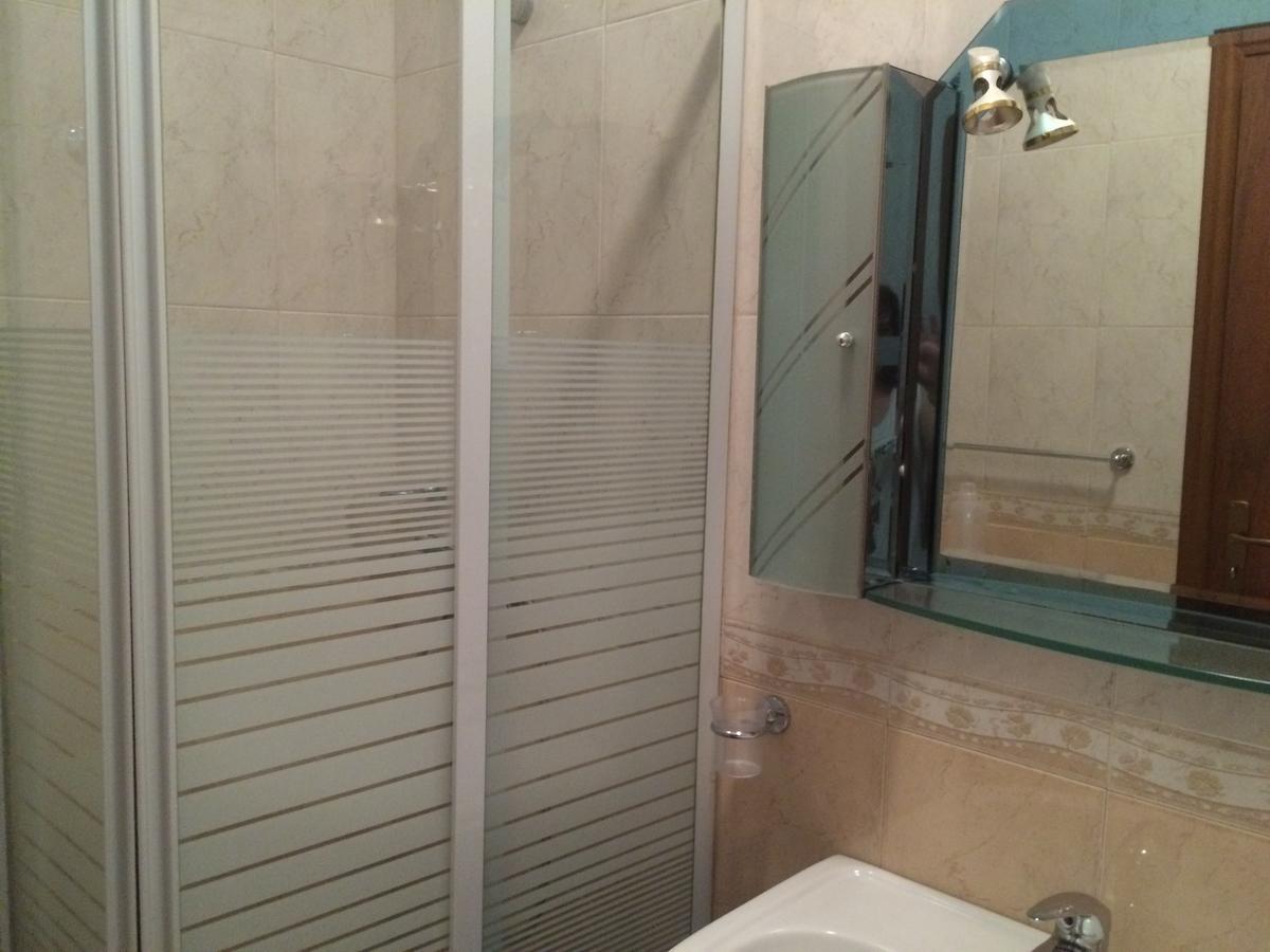 Bed and Breakfast Friends House Тирана Екстер'єр фото