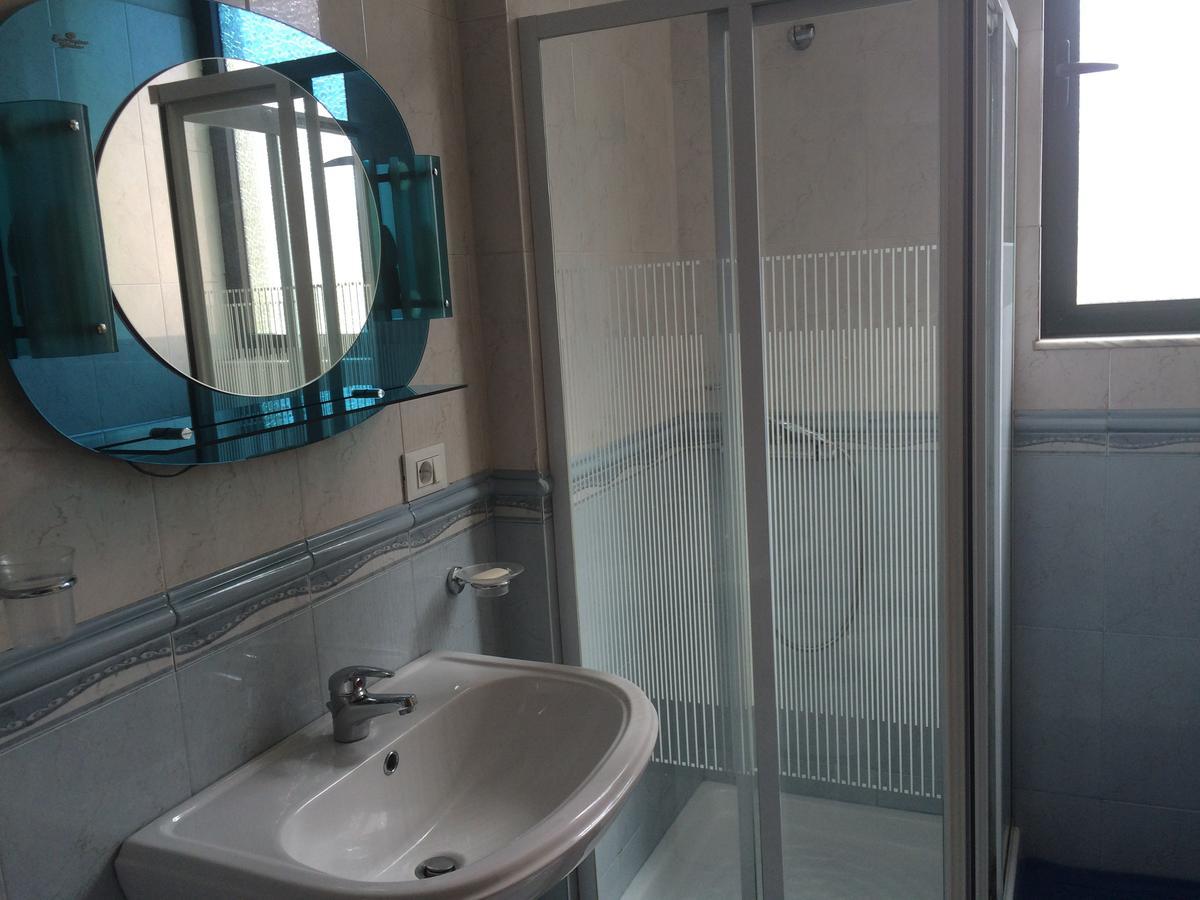 Bed and Breakfast Friends House Тирана Екстер'єр фото