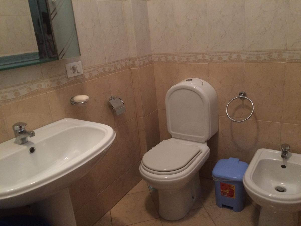 Bed and Breakfast Friends House Тирана Екстер'єр фото