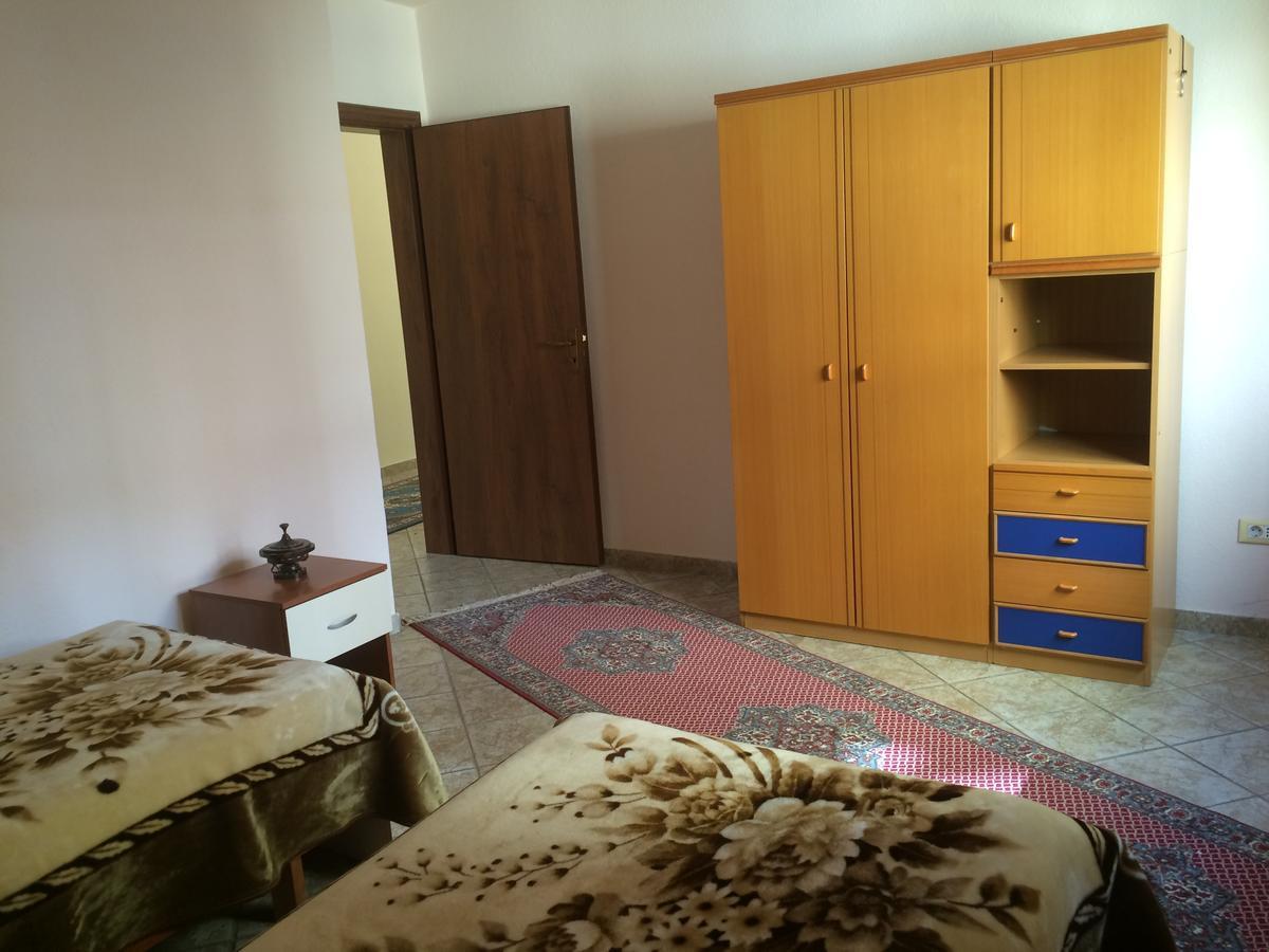 Bed and Breakfast Friends House Тирана Екстер'єр фото