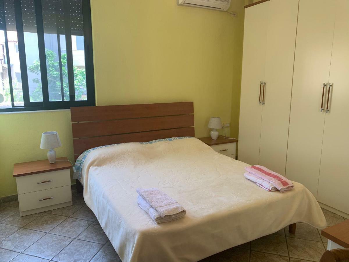 Bed and Breakfast Friends House Тирана Екстер'єр фото